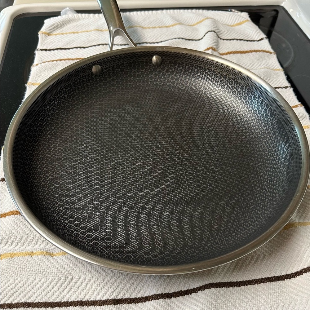 Hexclad 12 inch pan
